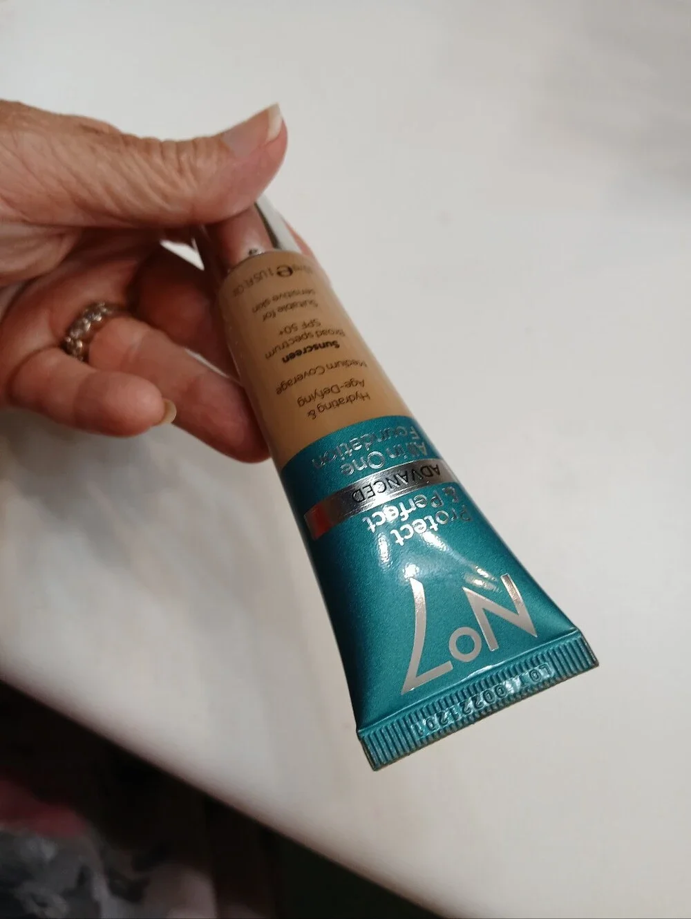 No7 Honey Protect&Perfect Advanced All In One Medium Coverage